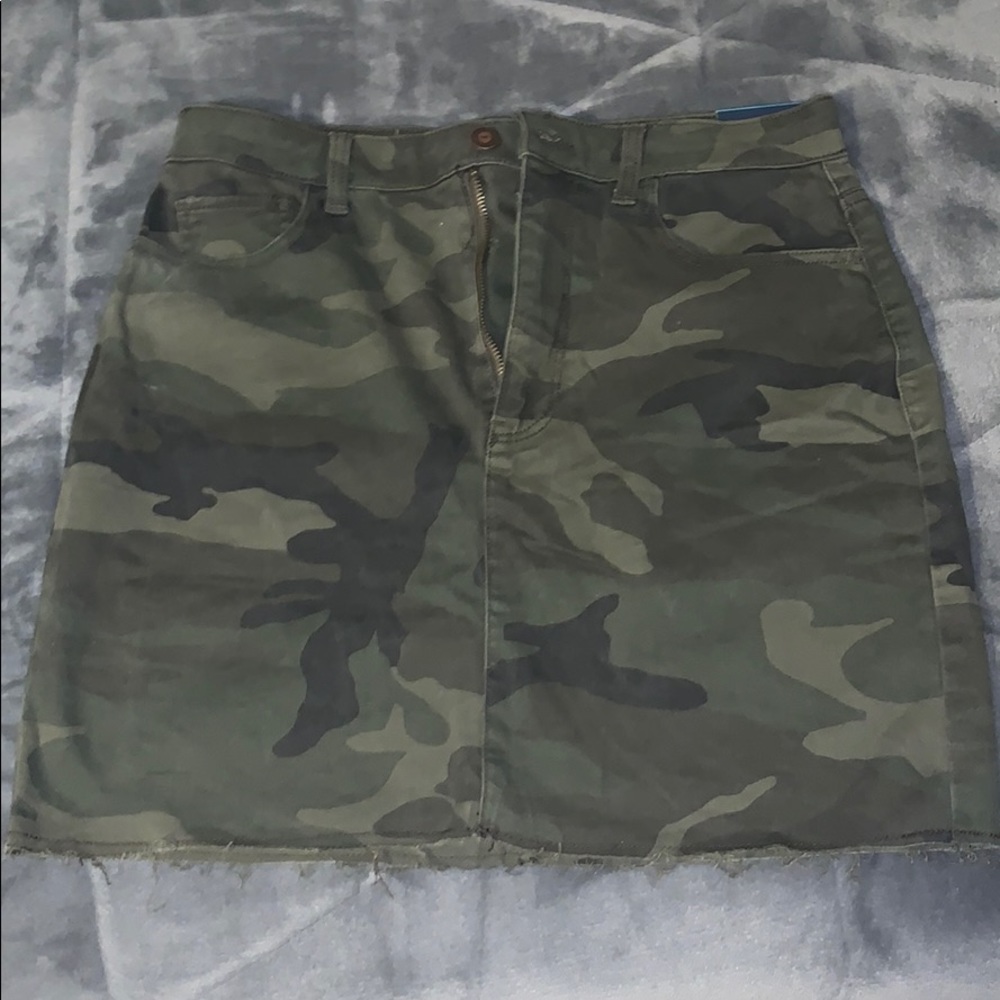 Camo Hollister skirt size 7, 28 waist